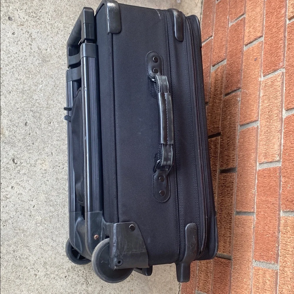 Briggs & Riley Black Rolling travel  Carry-On